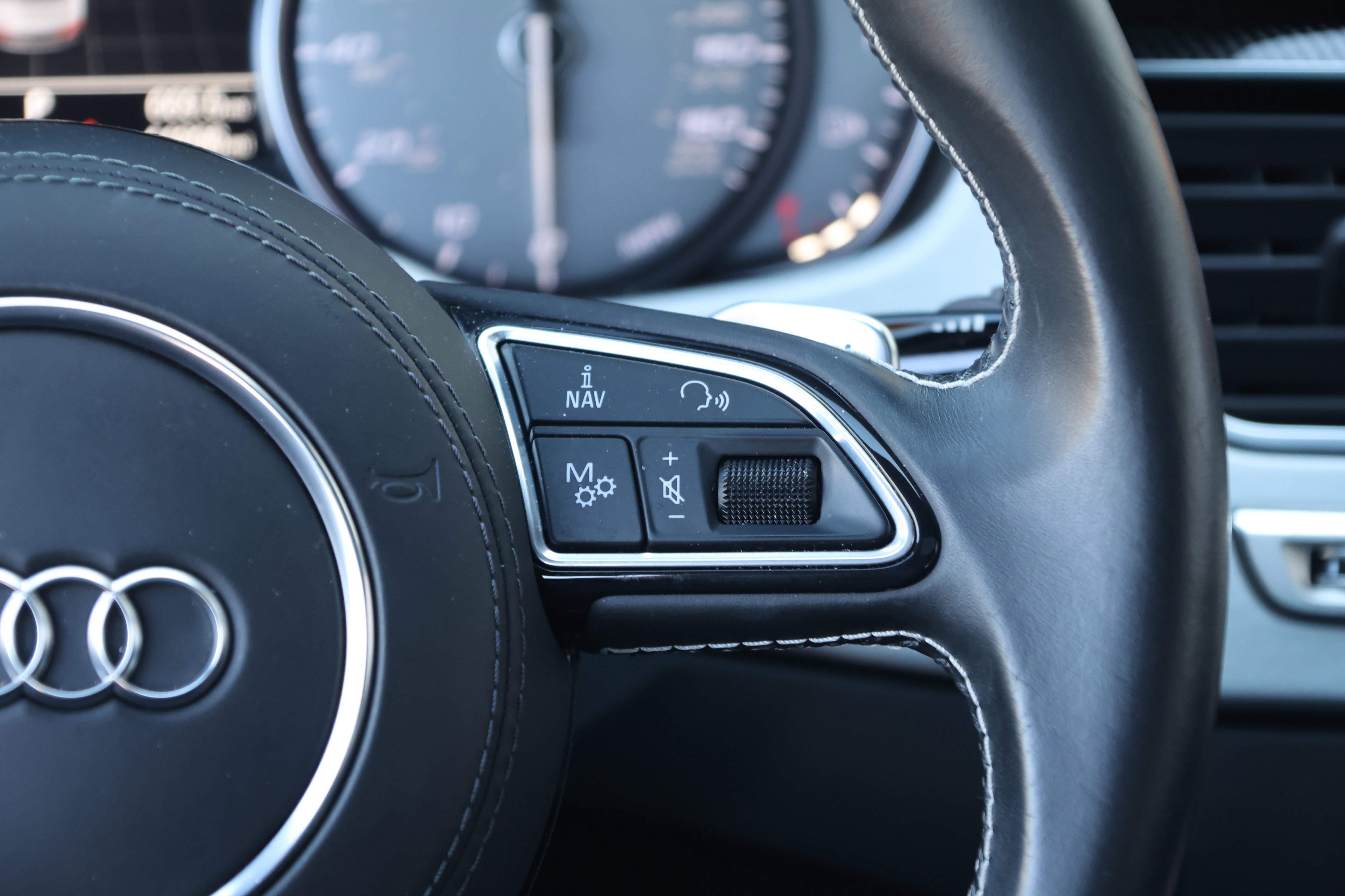 Used 2016 Audi S8 image 22