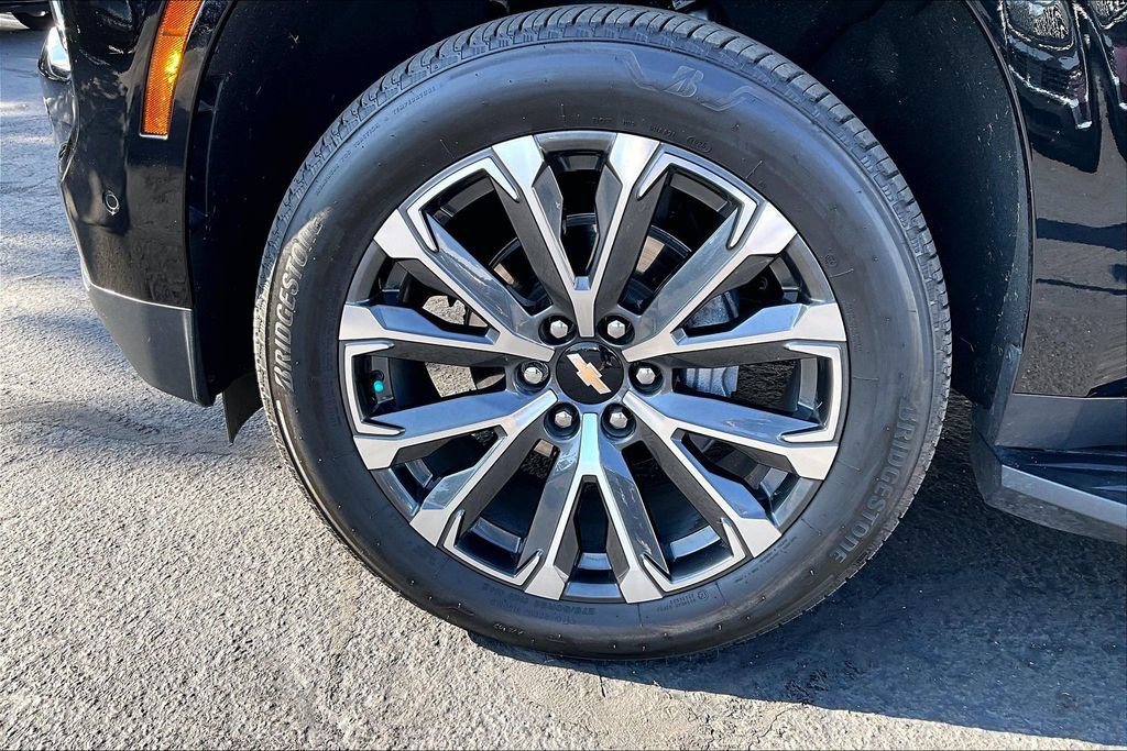 Used 2025 Chevrolet Tahoe High Country AWD/4WD image 12