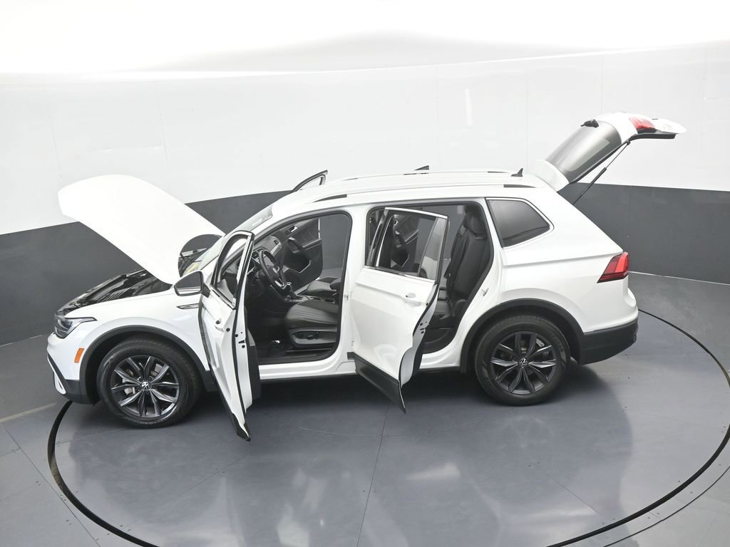 Used 2023 Volkswagen Tiguan SE image 65