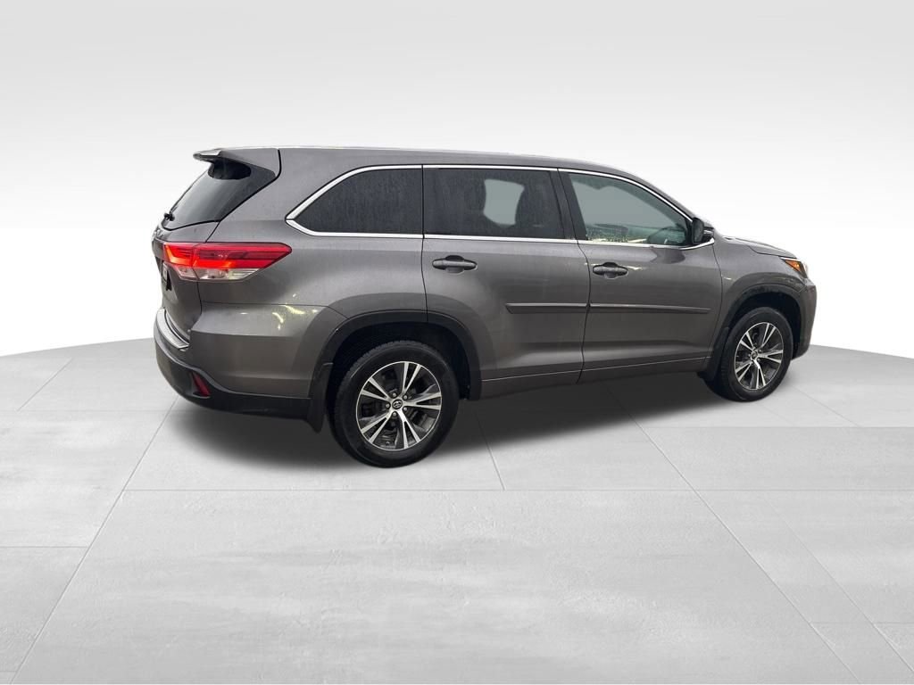 Used 2018 Toyota Highlander LE AWD/4WD image 30