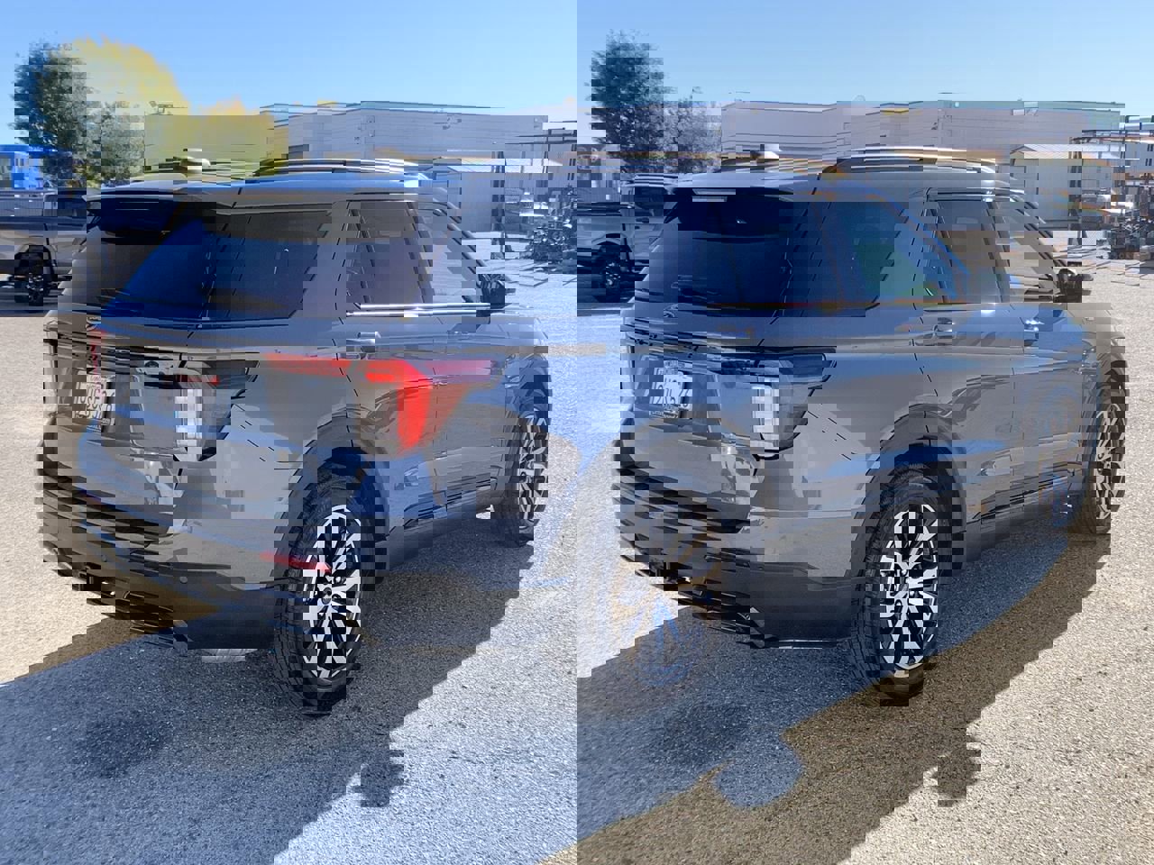 Used 2025 Ford Explorer ST-Line w/ Premium Package image 8