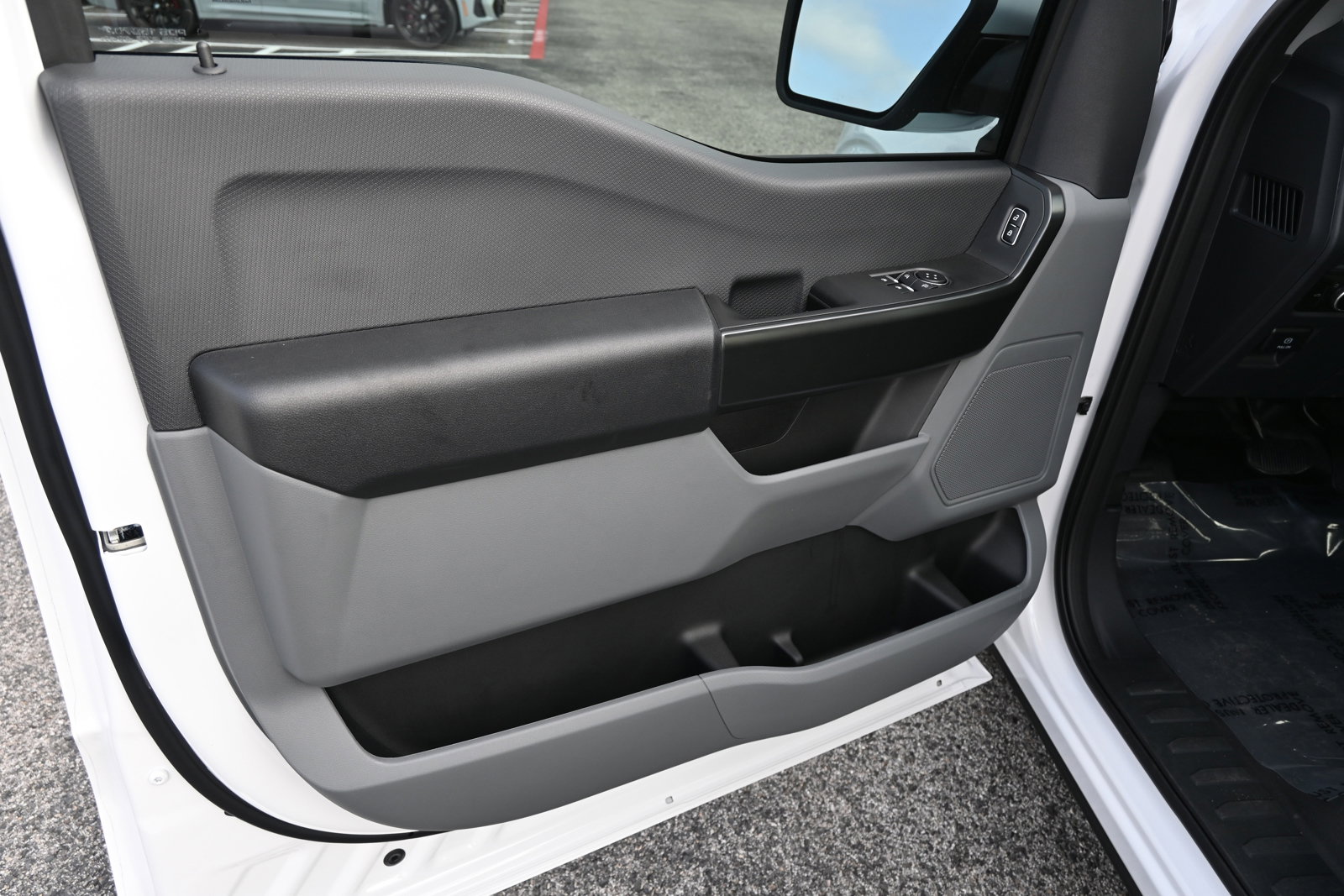 New 2025 Ford F150 XL w/ Equipment Group 103A High image 15