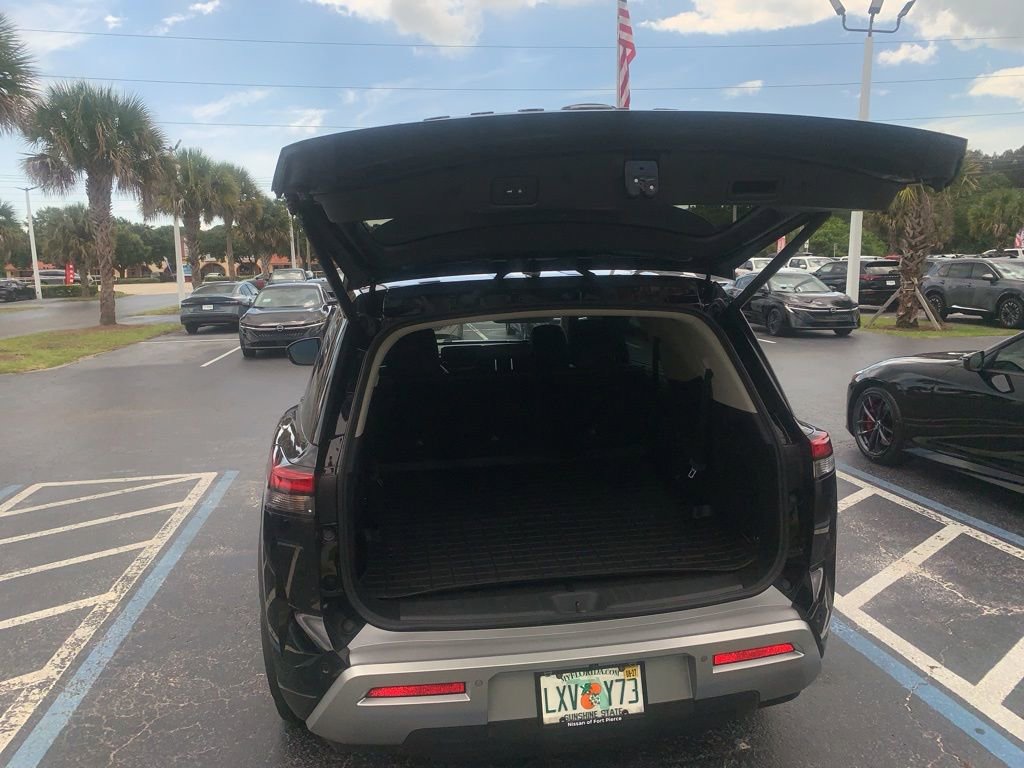 Certified 2022 Nissan Pathfinder SL w/ SL Black Package FWD image 5