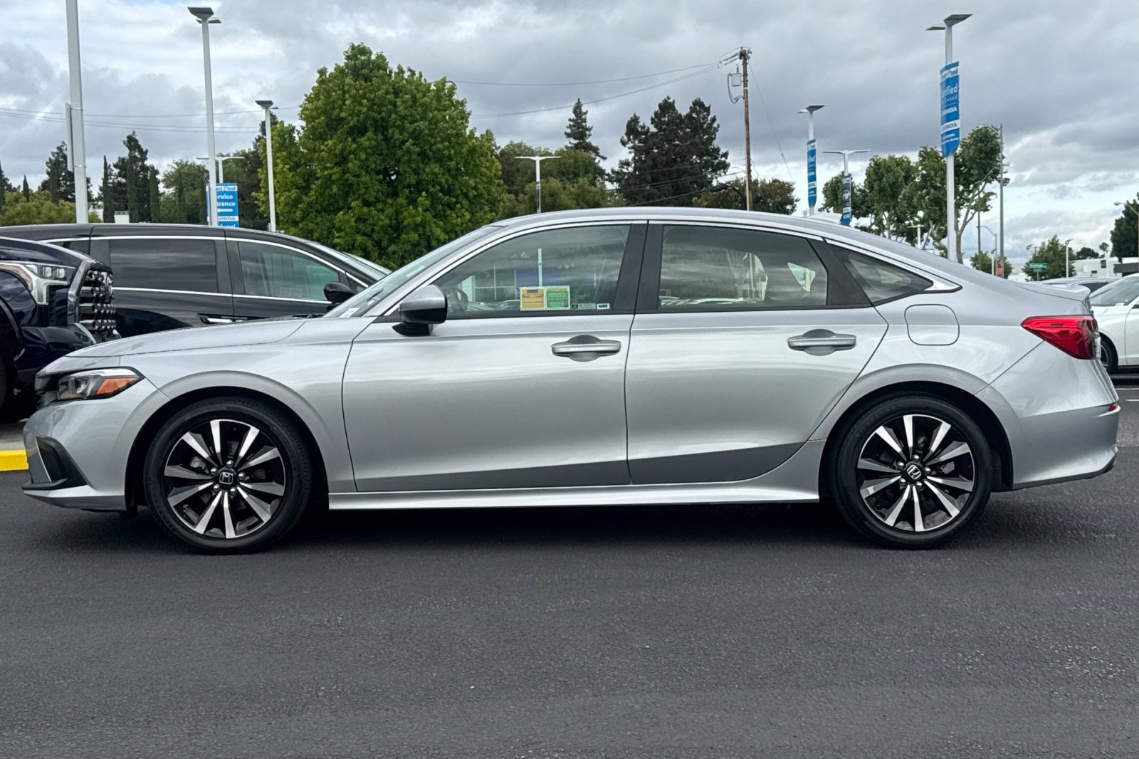 Used 2022 Honda Civic EX image 2