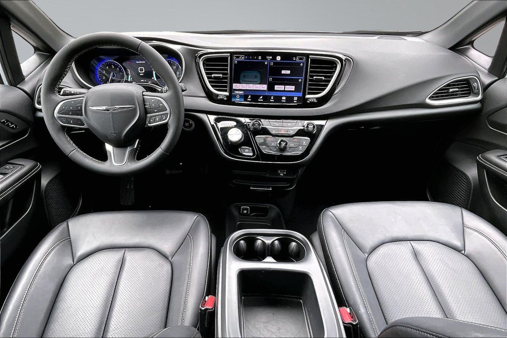 Used 2026 Chrysler Pacifica Select FWD image 9
