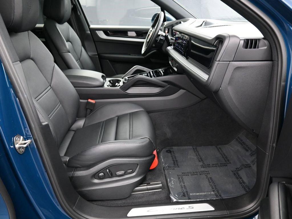 Used 2025 Porsche Cayenne S image 29