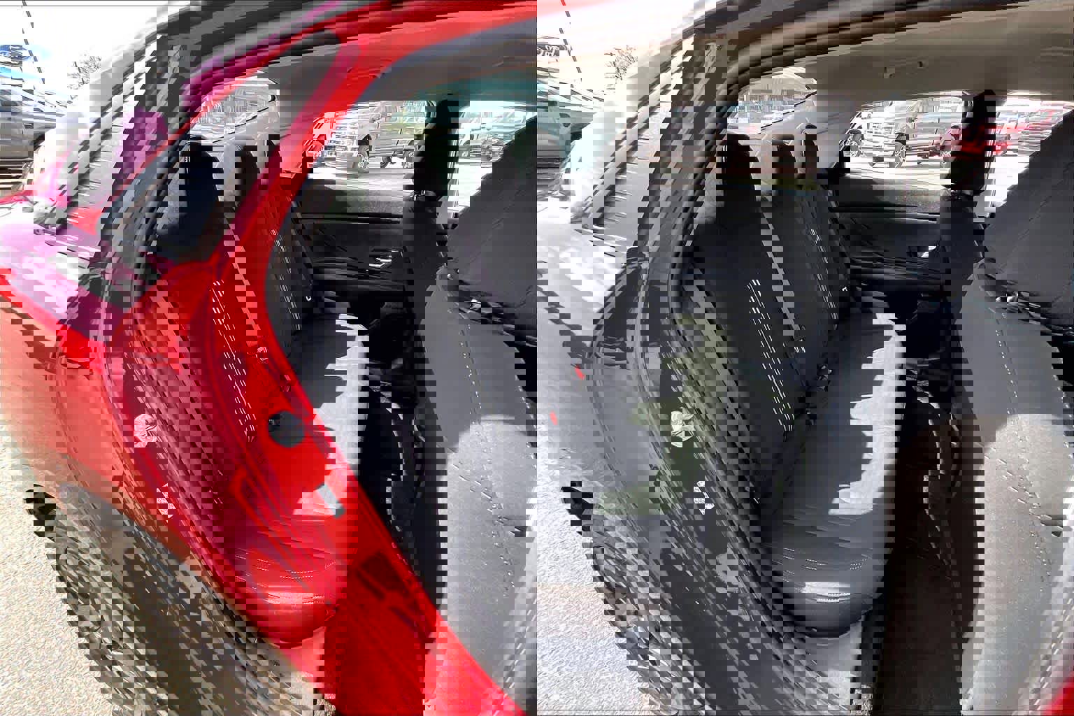 Used 2023 Hyundai Elantra SEL w/ Preferred Accessory Package image 19