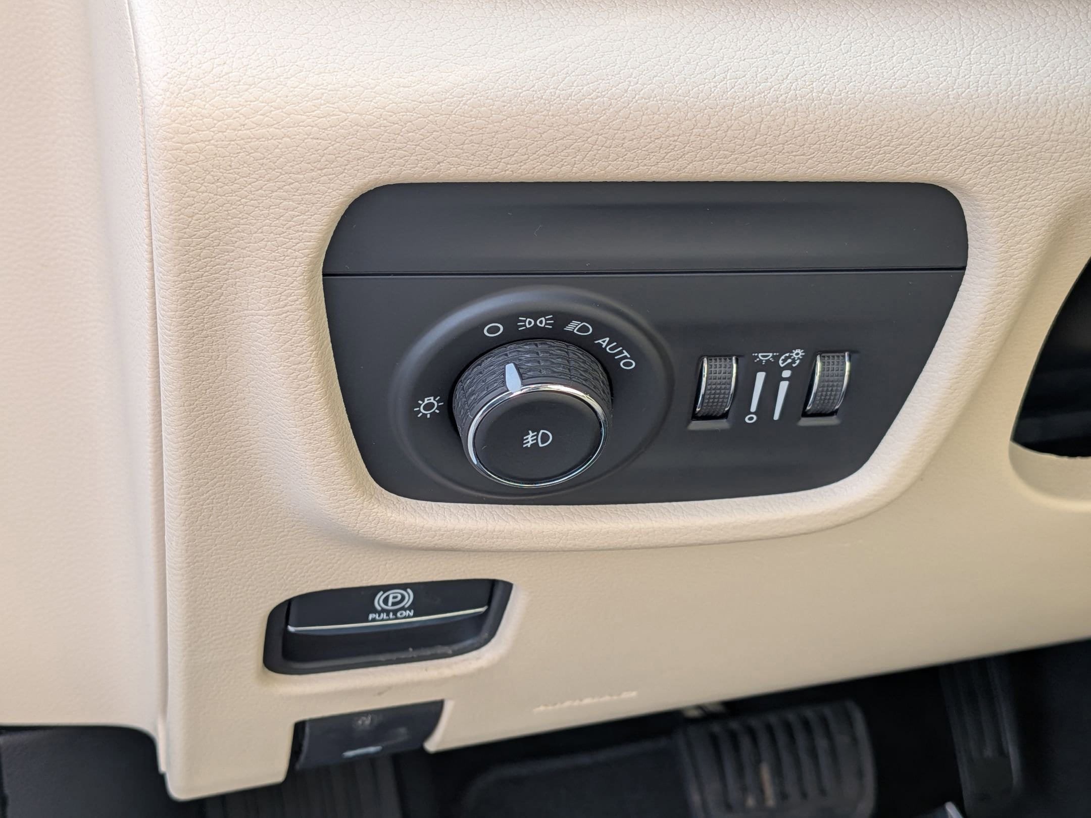 New 2026 Jeep Grand Cherokee Limited w/ Luxury Tech Group II RWD image 15