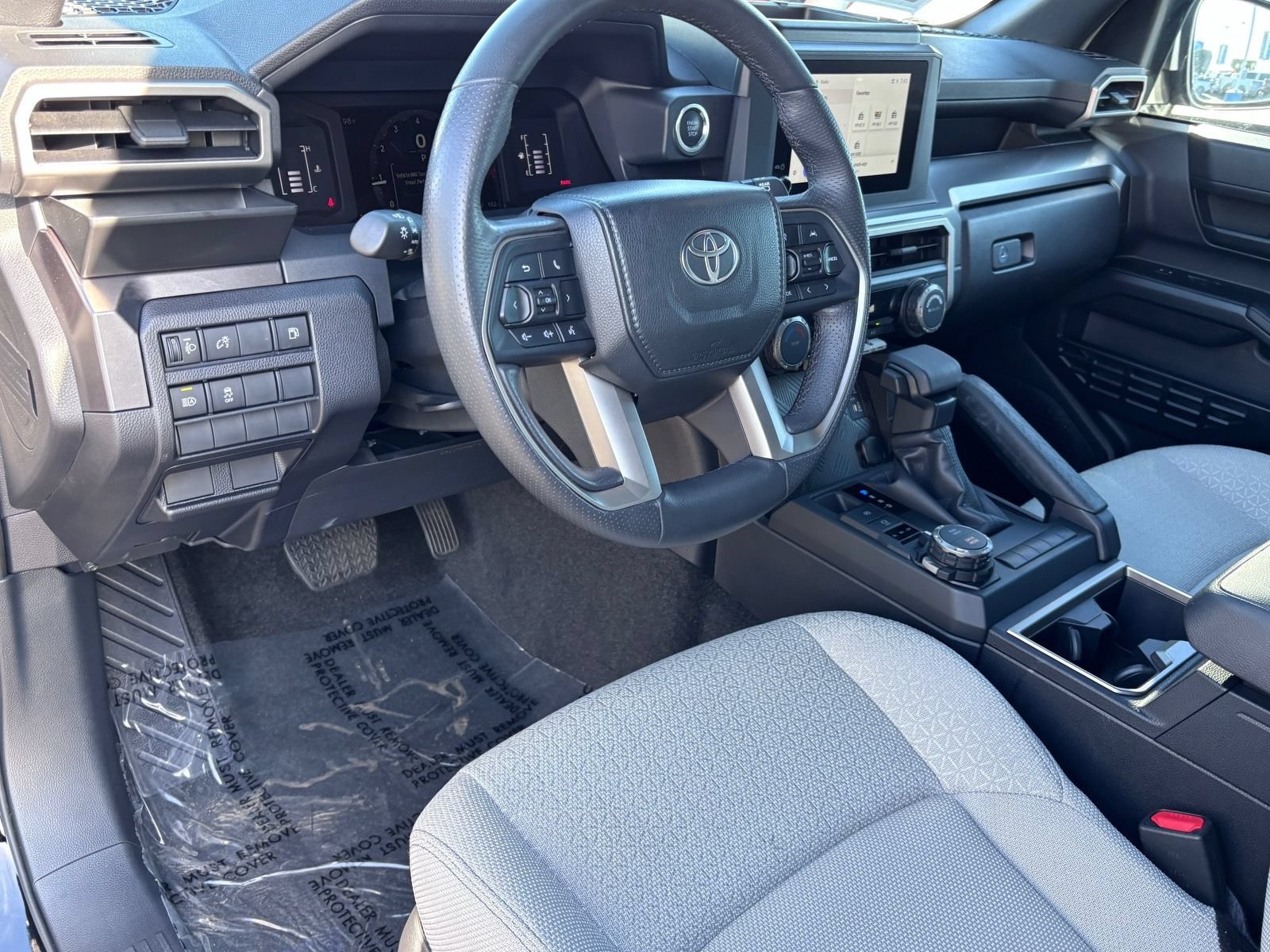 Used 2025 Toyota 4Runner SR5 AWD/4WD image 17
