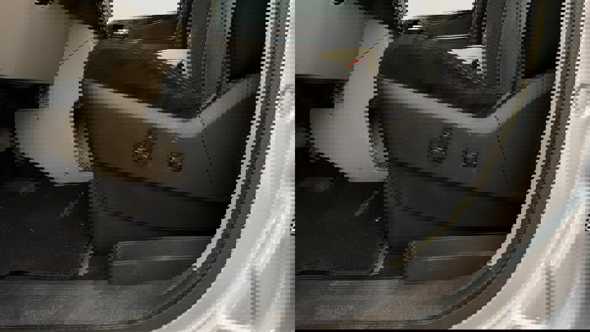 Used 2016 Dodge Grand Caravan SXT w/ Rear Park Assist Package image 20