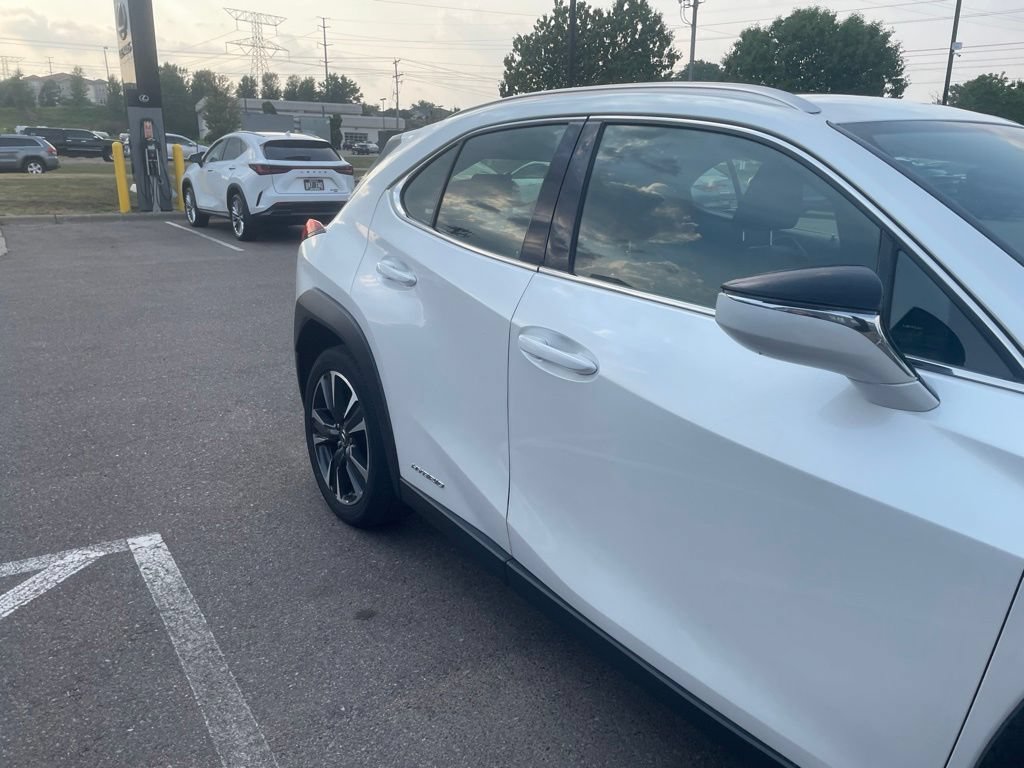 Used 2019 Lexus UX 250h w/ Premium Package AWD/4WD image 39