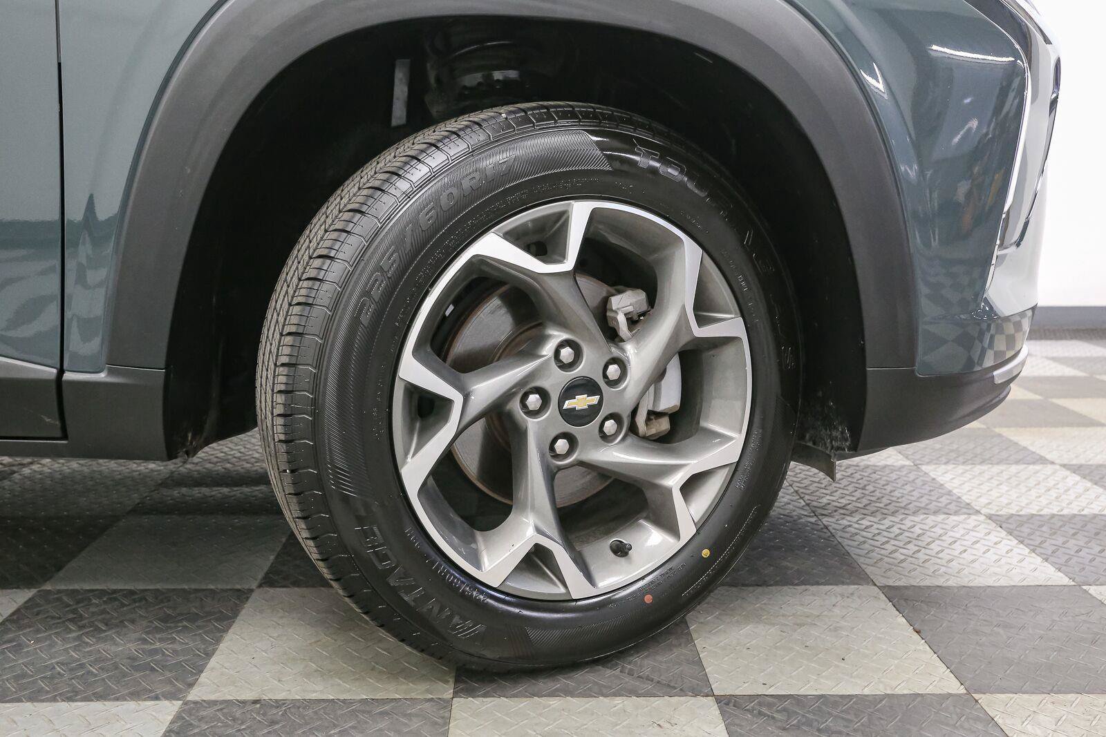 Used 2025 Chevrolet Trax LT FWD image 15