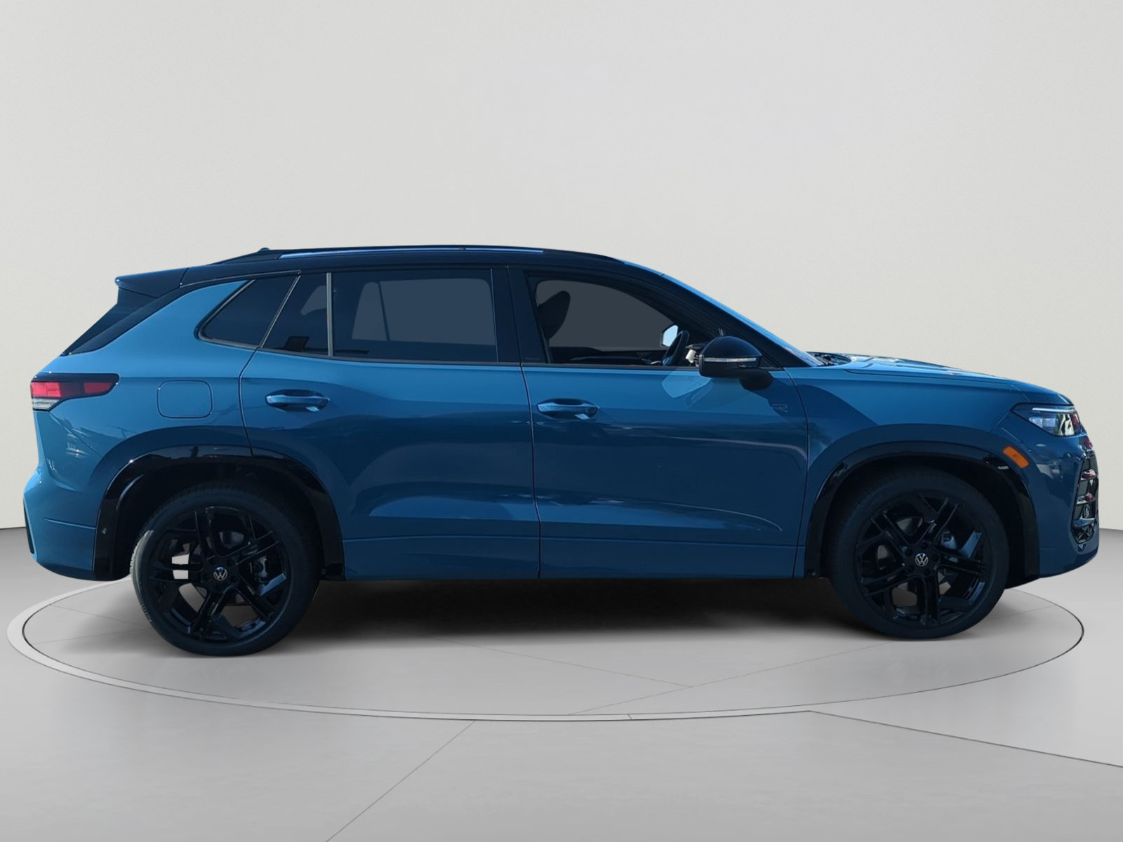 New 2026 Volkswagen Tiguan SE R-Line FWD image 6