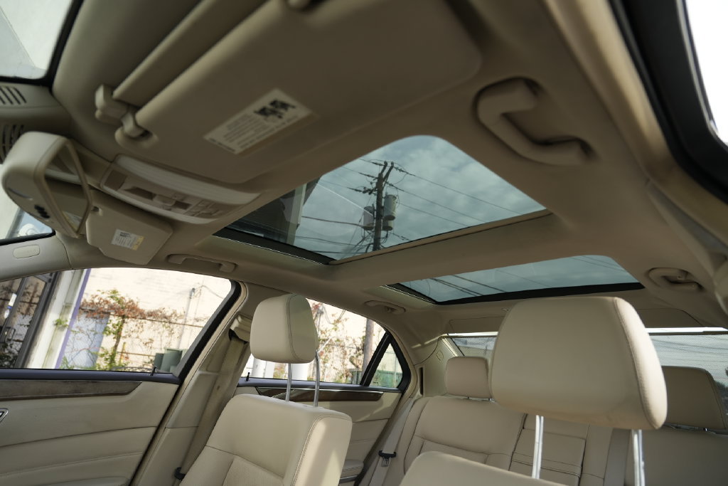 Used 2016 Mercedes-Benz E 350 4MATIC Sedan image 26