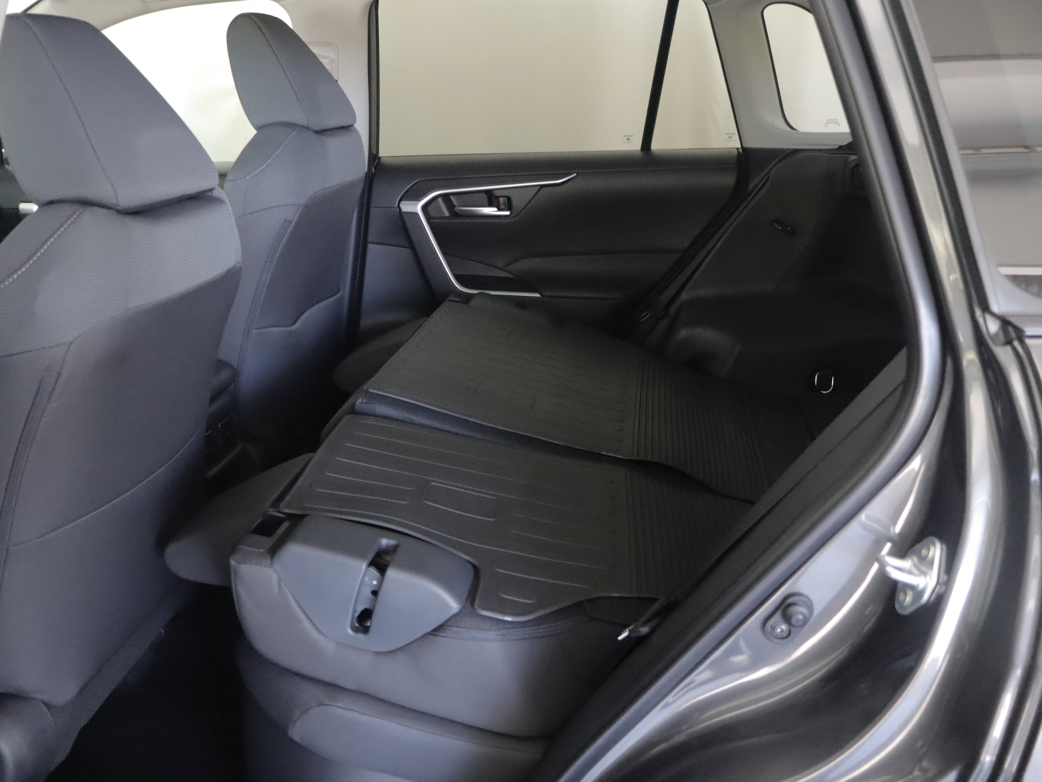 Used 2025 Toyota RAV4 XLE AWD/4WD image 21