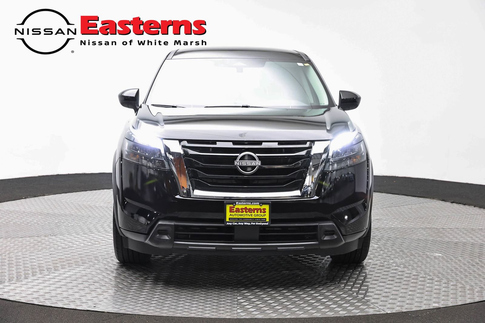 Used 2024 Nissan Pathfinder S AWD/4WD image 2