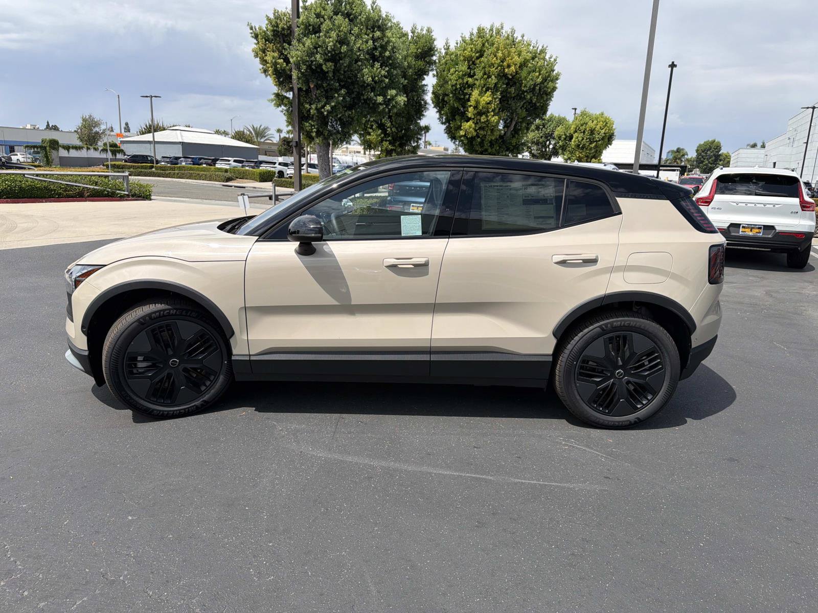 New 2026 Volvo EX30 Cross Country Ultra w/ Protection Package Premier AWD/4WD image 4