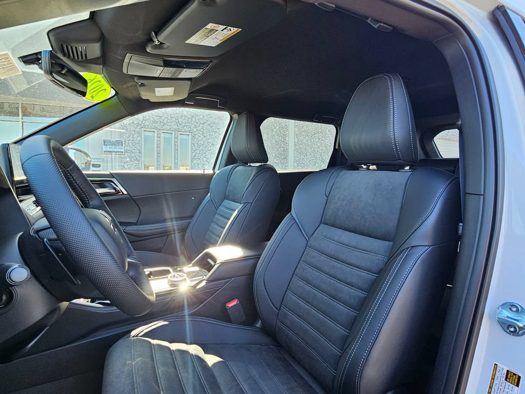 New 2026 Mitsubishi Outlander LE AWD/4WD image 18