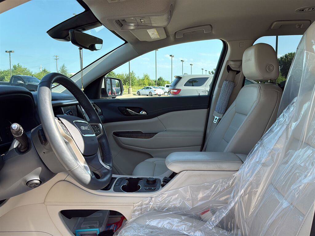 Used 2023 GMC Acadia Denali w/ Denali Technology Package AWD/4WD image 9
