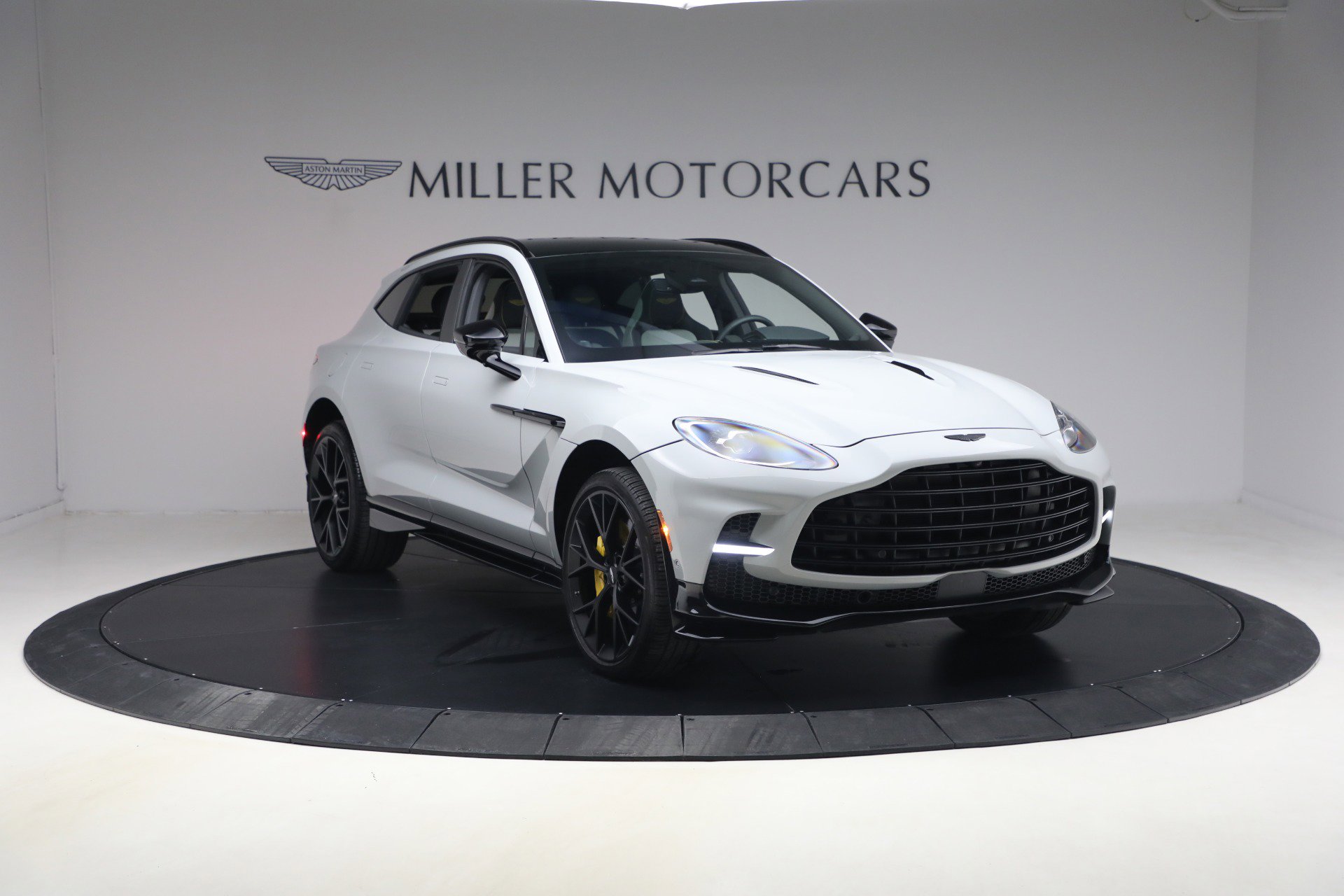 Used 2025 Aston Martin DBX 707 image 11