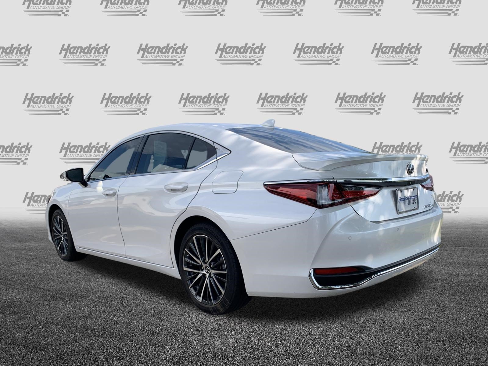 Used 2025 Lexus ES 300h w/ Premium Package FWD image 8
