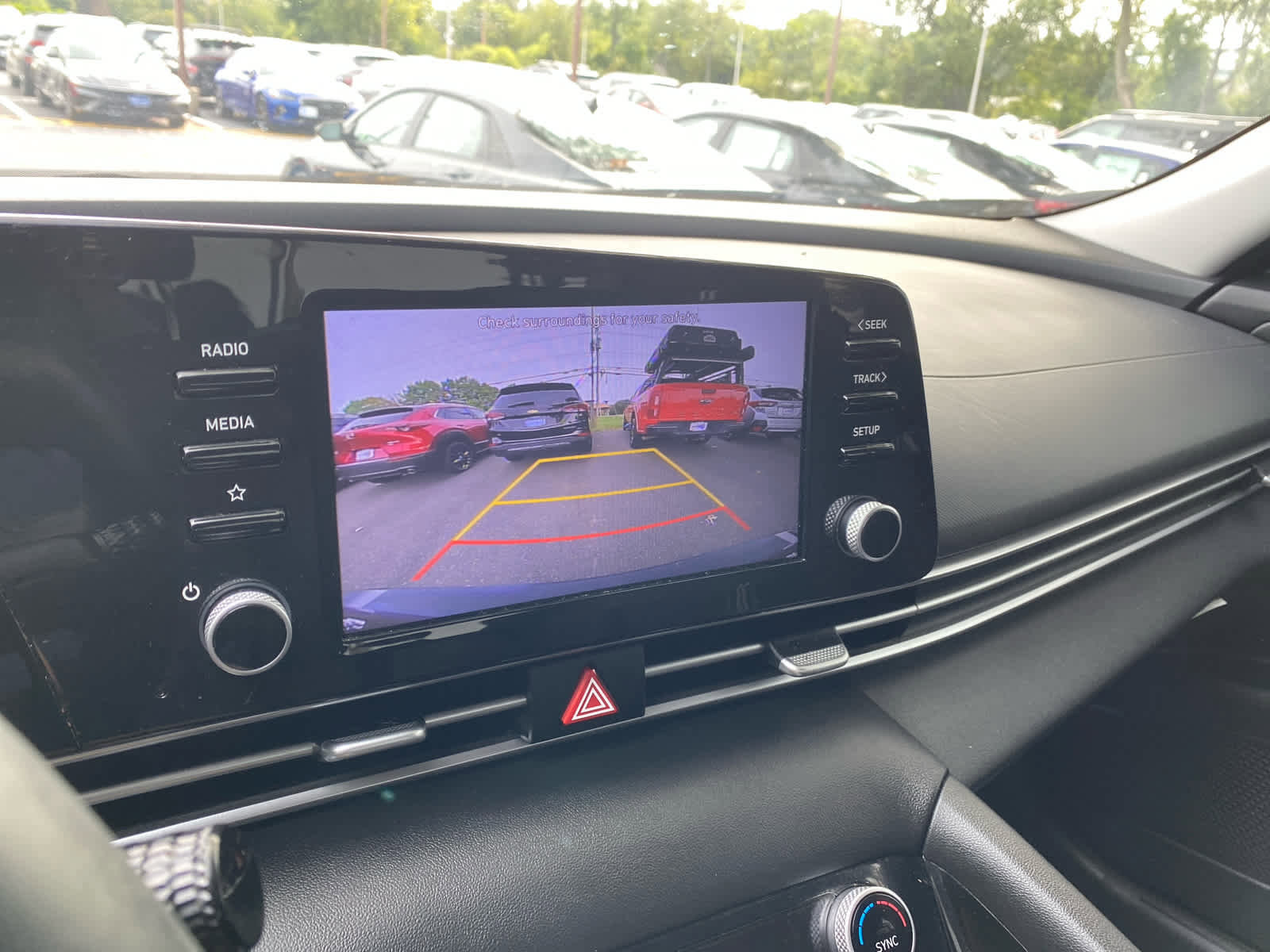 Used 2022 Hyundai Elantra SEL w/ Convenience + Premium Package image 10