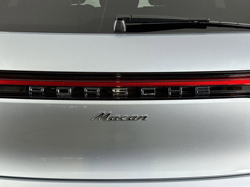 Certified 2023 Porsche Macan AWD/4WD image 34