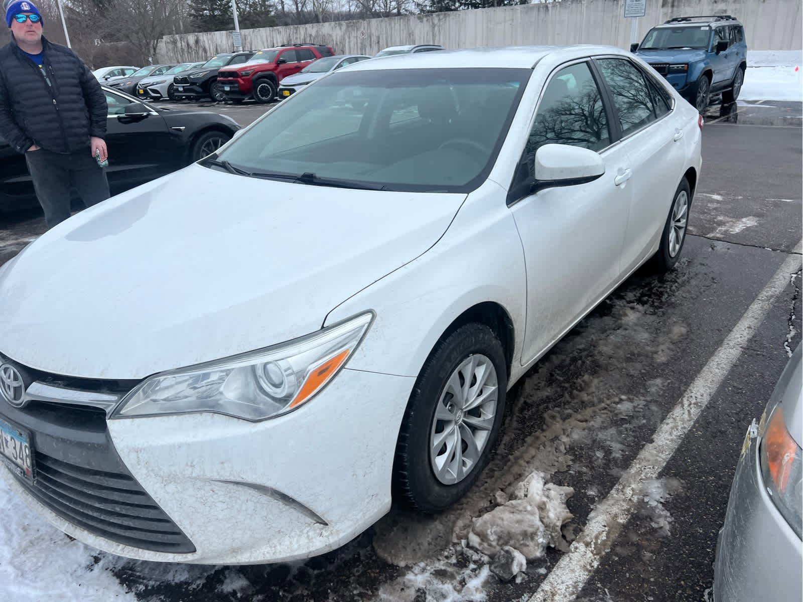 Used 2015 Toyota Camry LE image 3