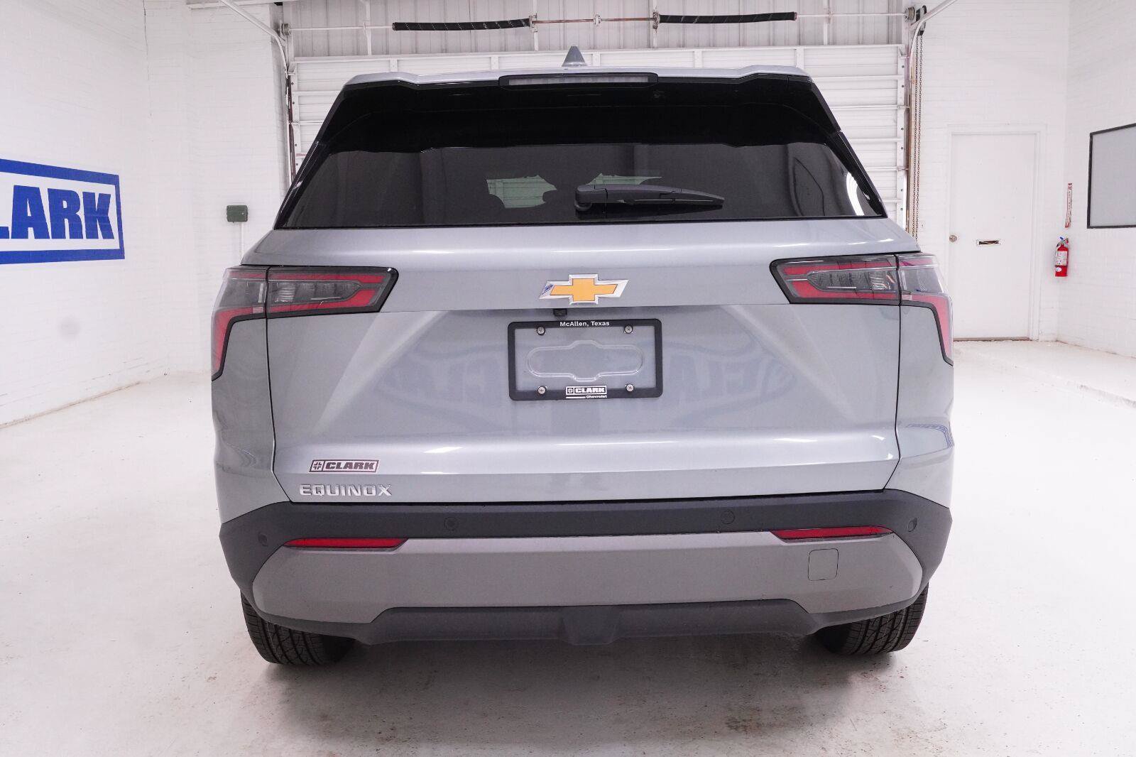 New 2027 Chevrolet Equinox LT FWD image 30