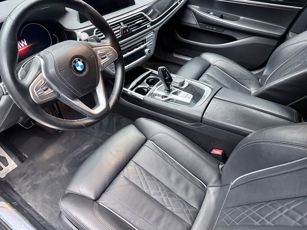 Used 2019 BMW 750i xDrive w/ M Sport Package image 9