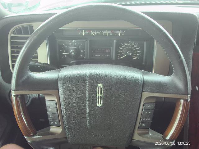 Used 2014 Lincoln Navigator 4WD image 12