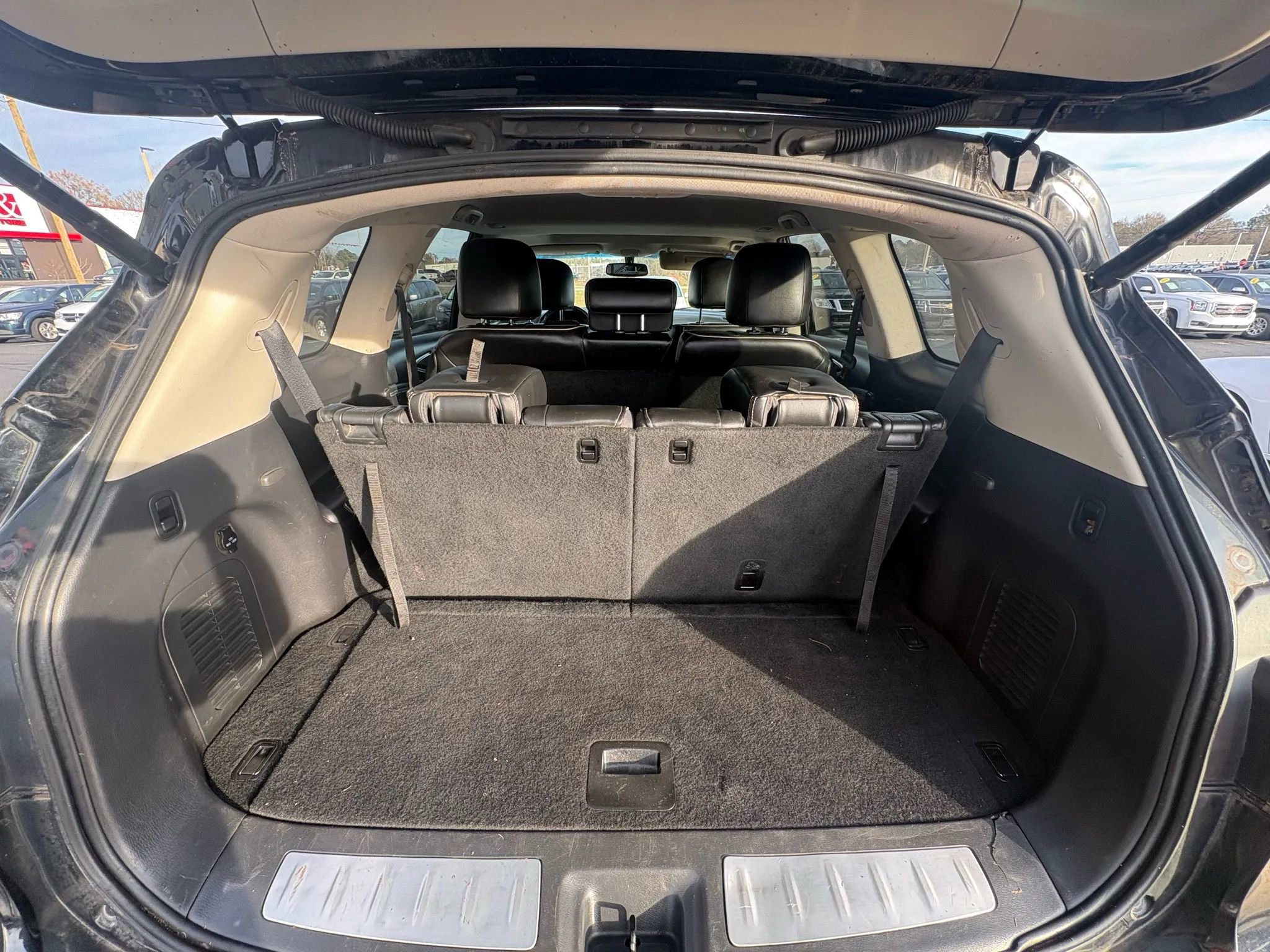 Used 2016 INFINITI QX60 3.5 Sport Utility 4D image 9