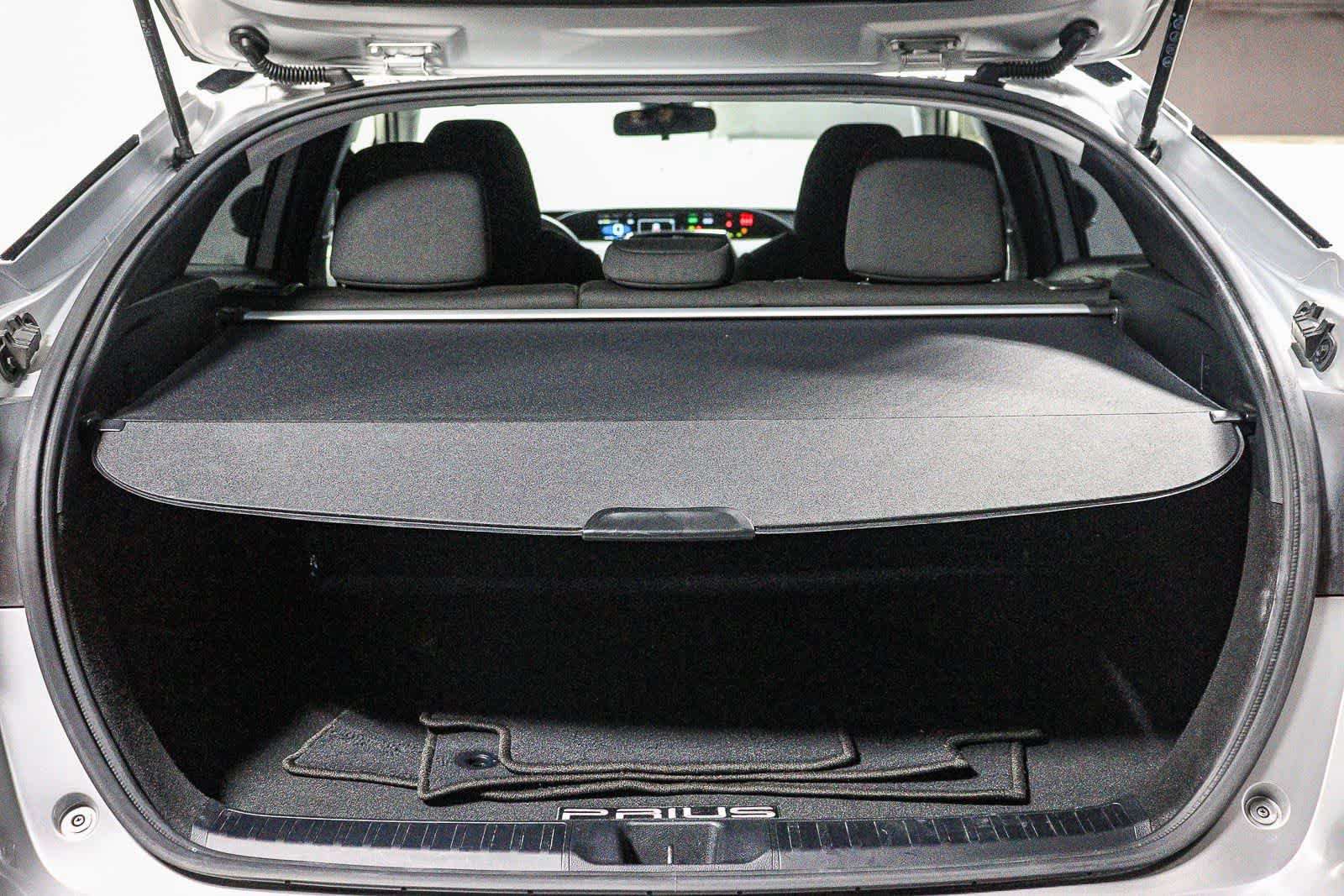 Certified 2022 Toyota Prius LE FWD image 28