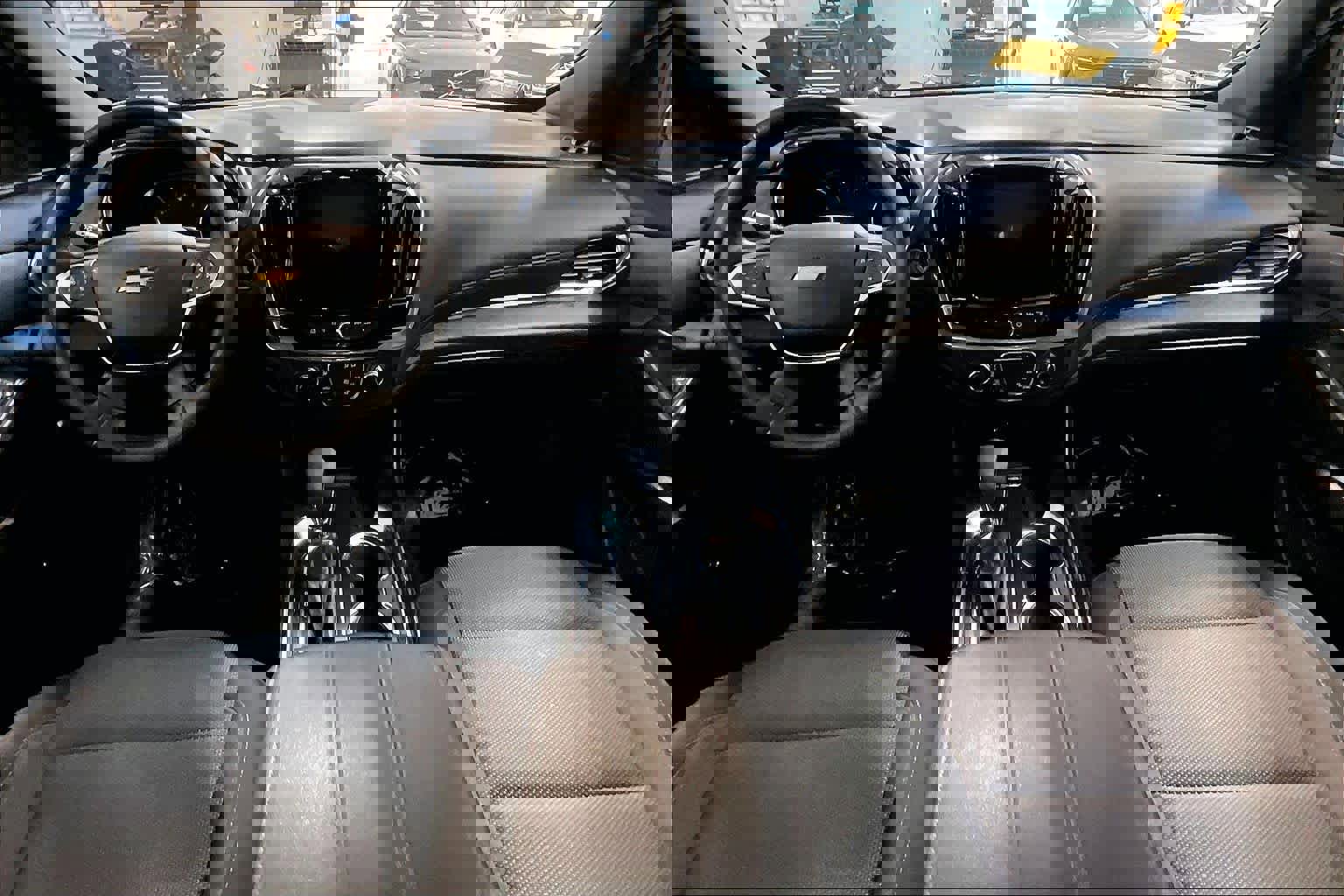 Used 2023 Chevrolet Traverse LT image 15