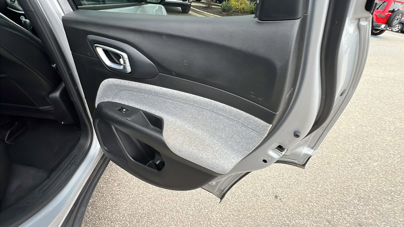 Used 2024 Jeep Compass Latitude image 20