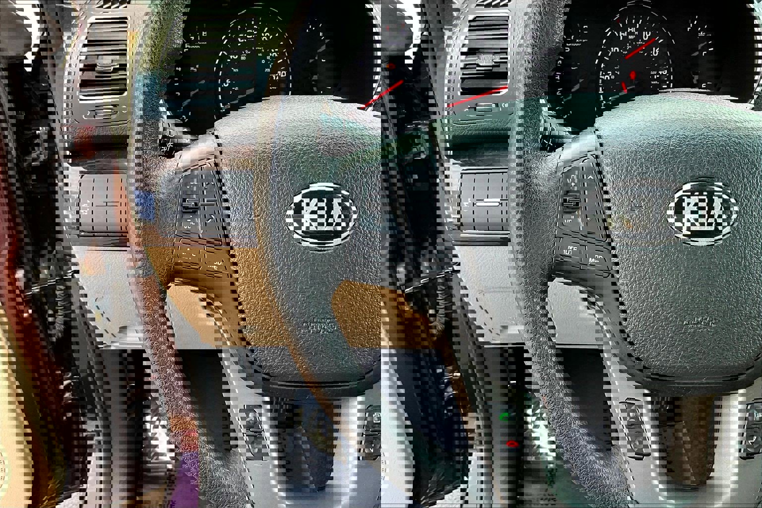 Used 2015 Kia Sorento LX image 11