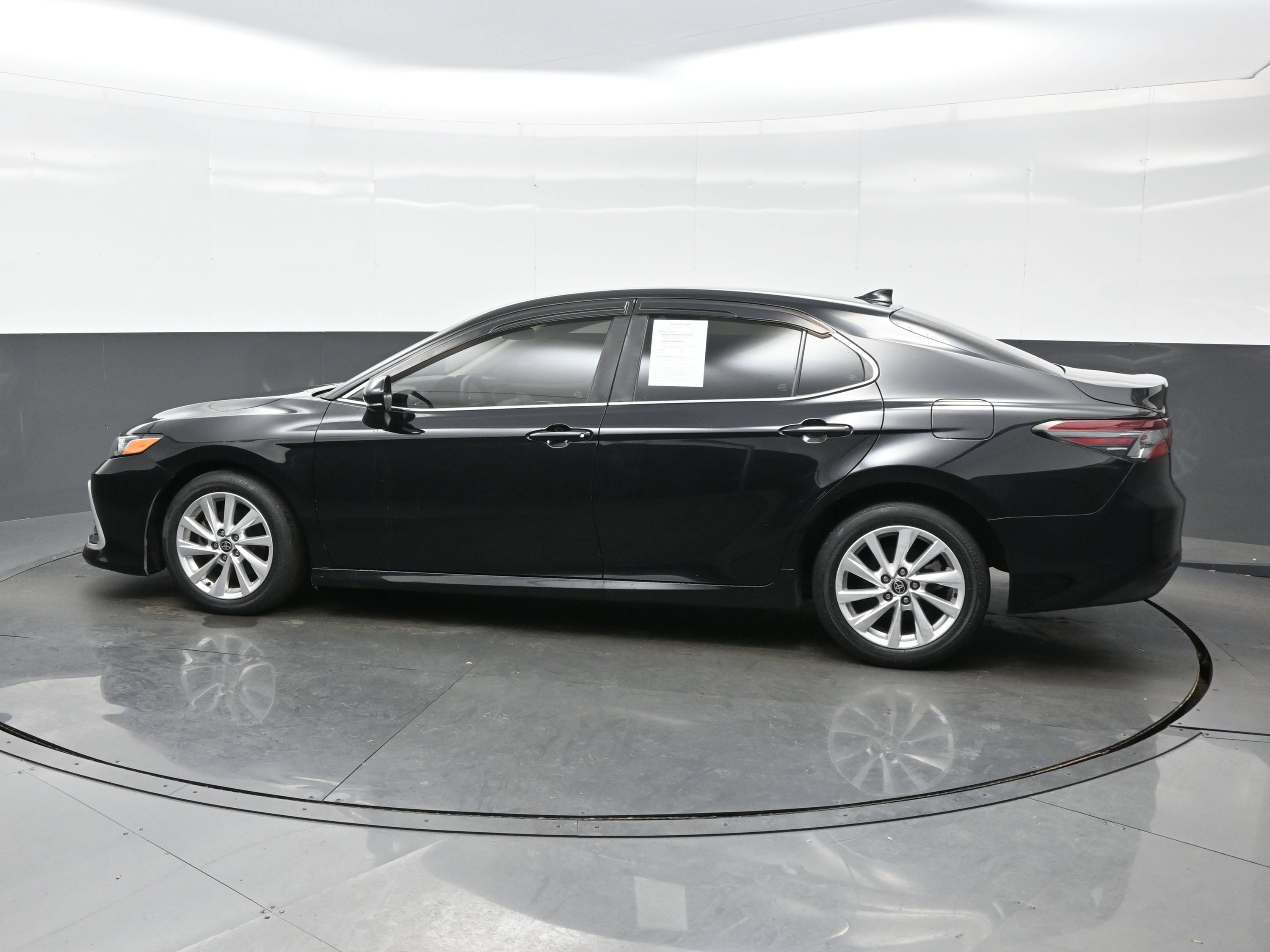 Used 2021 Toyota Camry LE FWD image 3
