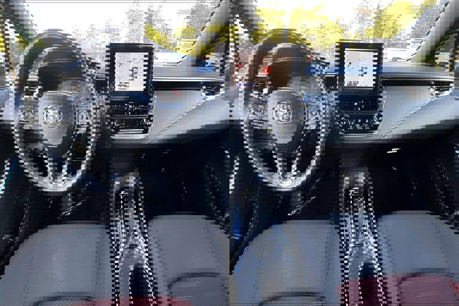 Used 2023 Toyota Corolla SE w/ SE Premium Package image 14