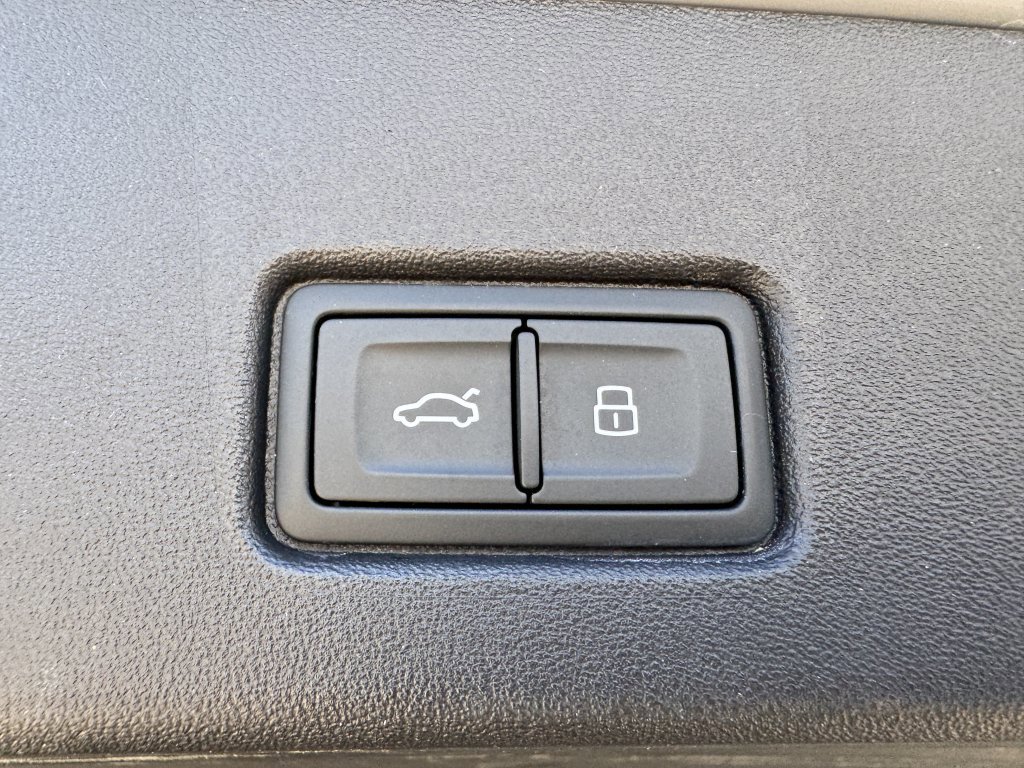 Used 2023 Audi Q4 e-tron Premium Plus w/ Premium Plus image 43