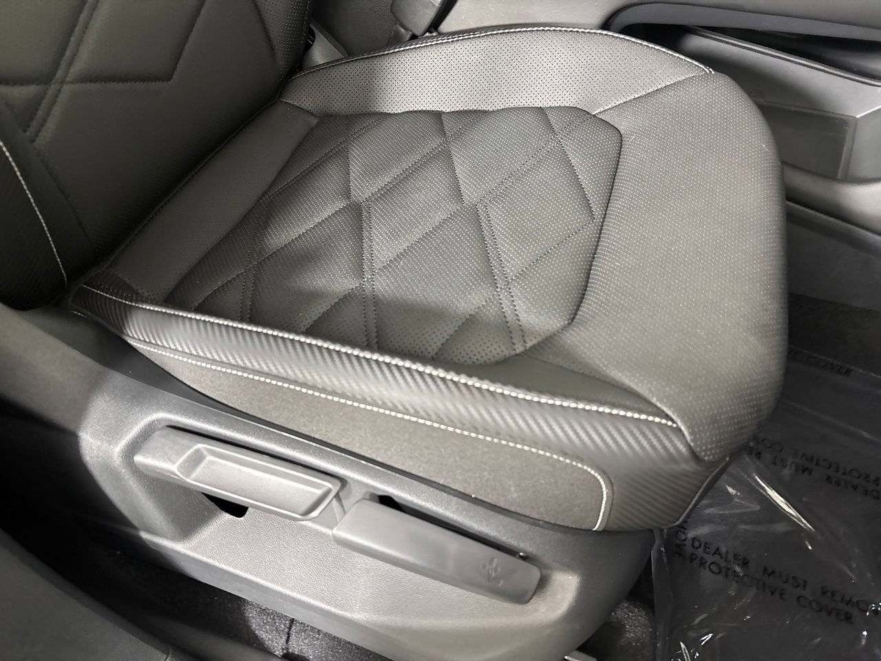Used 2025 Volkswagen Atlas Cross Sport SE FWD image 27