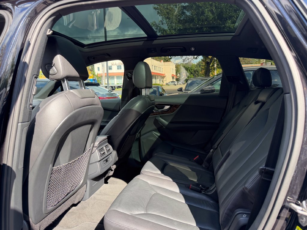Used 2017 Audi Q7 3.0T Premium Plus w/ Premium Plus Package AWD/4WD image 25