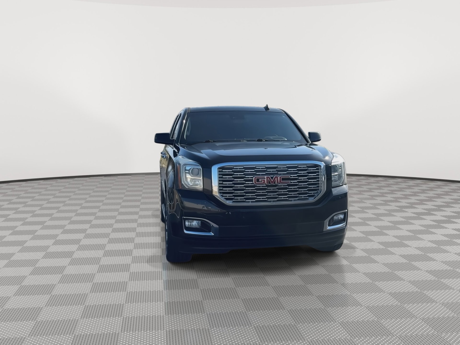 Used 2018 GMC Yukon Denali w/ Open Road Package AWD/4WD image 3