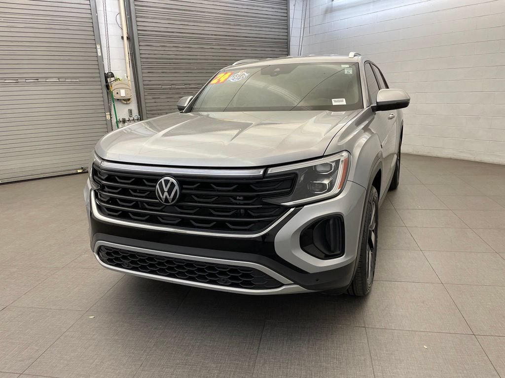 Used 2024 Volkswagen Atlas Cross Sport SE FWD image 13