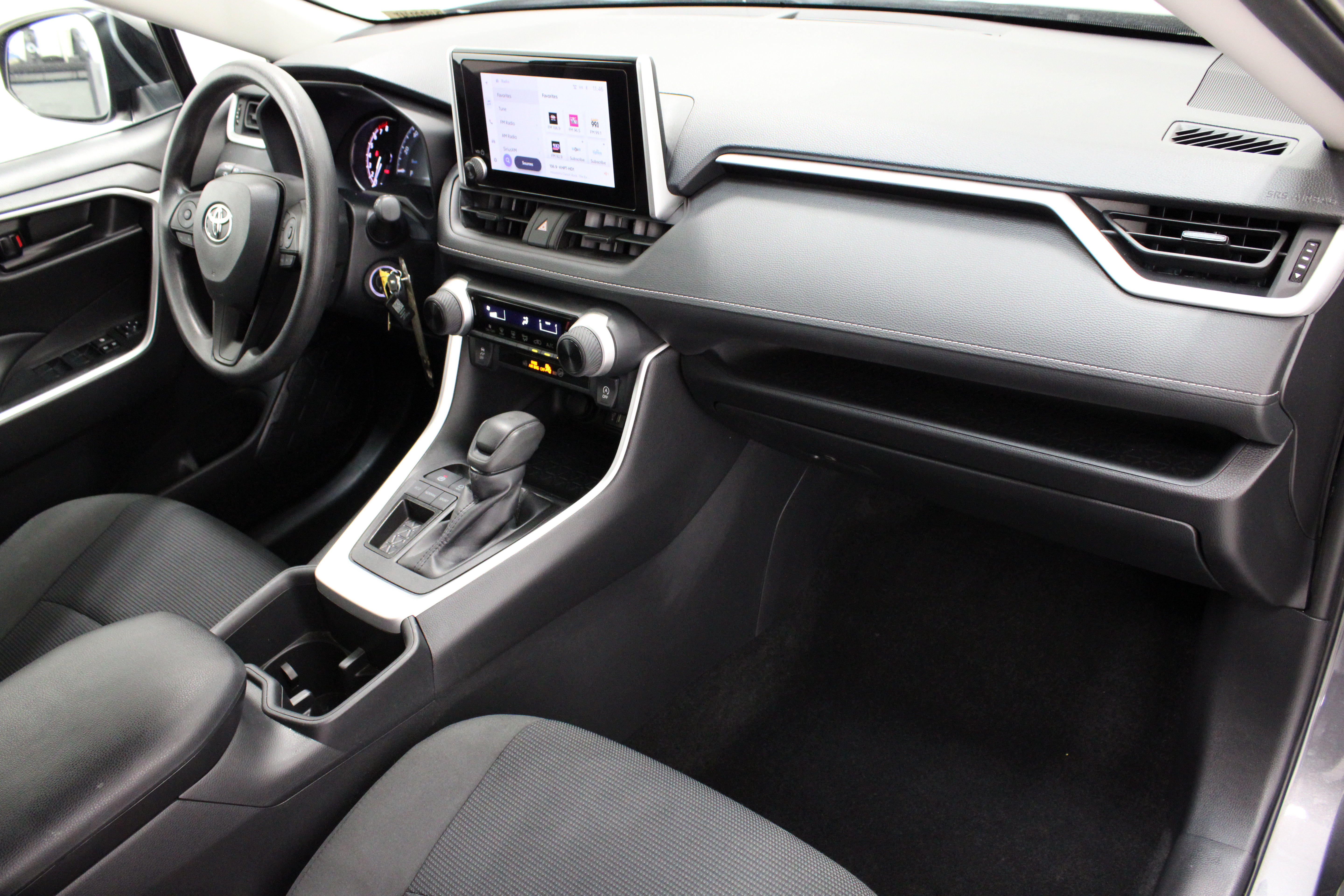 Certified 2024 Toyota RAV4 LE FWD image 31