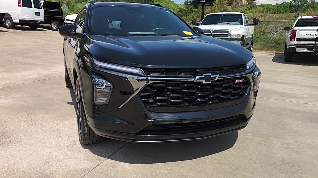 Used 2025 Chevrolet Trax RS w/ Sunroof Package FWD image 1