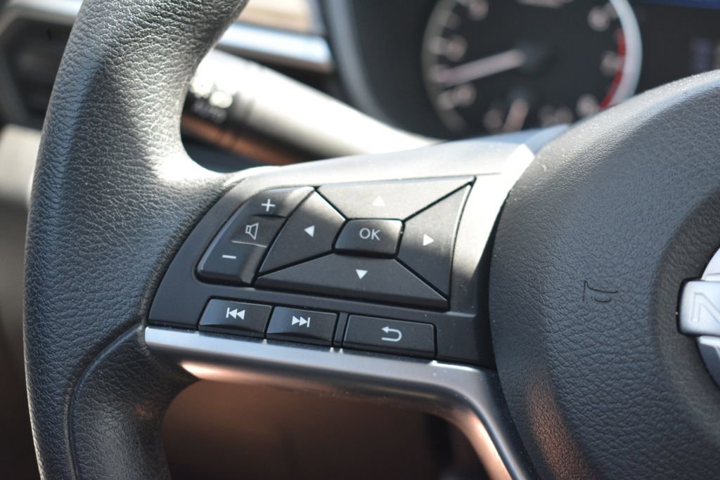 Used 2025 Nissan Altima 2.5 SV image 16