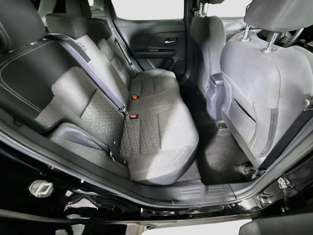 Certified 2025 Nissan Kicks SV FWD image 27