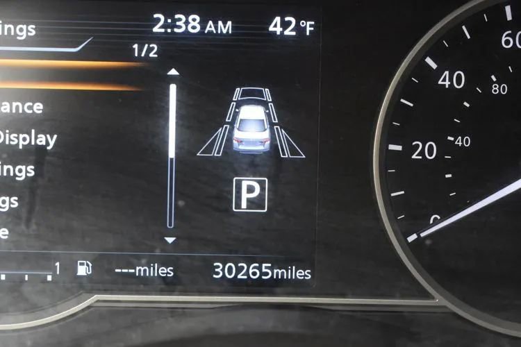 Used 2025 Nissan Versa SV FWD image 27