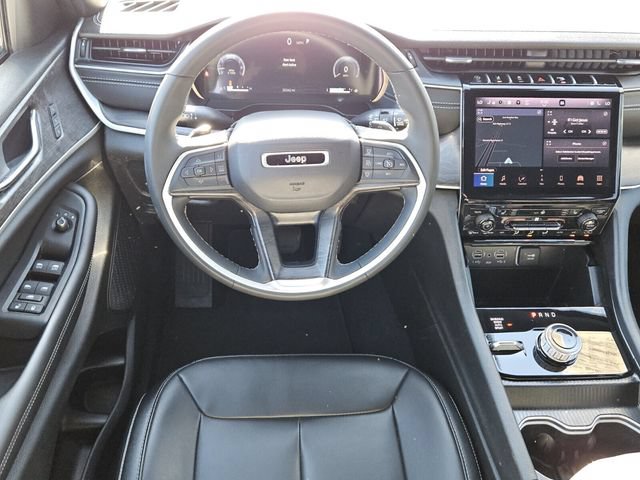 Used 2025 Jeep Grand Cherokee Limited AWD/4WD image 12