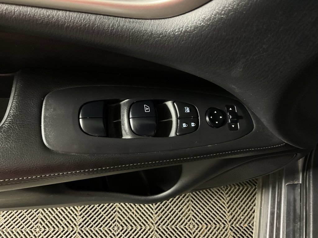 Used 2019 Nissan Pathfinder S AWD/4WD image 18